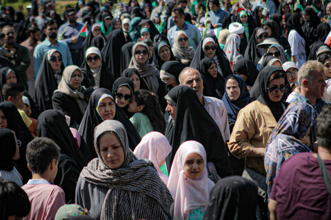 تصاویر/شادپیمایی مردم همدان از میدان امام خمینی همدان به سمت میدان امامزاده عبدالله