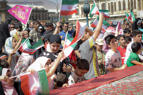 تصاویر/شادپیمایی مردم همدان از میدان امام خمینی همدان به سمت میدان امامزاده عبدالله