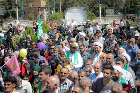 تصاویر/شادپیمایی مردم همدان از میدان امام خمینی همدان به سمت میدان امامزاده عبدالله