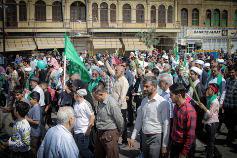 تصاویر/شادپیمایی مردم همدان از میدان امام خمینی همدان به سمت میدان امامزاده عبدالله