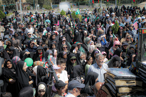 تصاویر/شادپیمایی مردم همدان از میدان امام خمینی همدان به سمت میدان امامزاده عبدالله