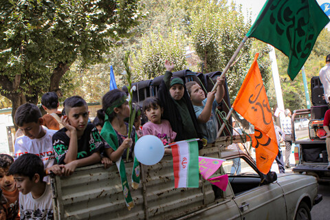 تصاویر/شادپیمایی مردم همدان از میدان امام خمینی همدان به سمت میدان امامزاده عبدالله