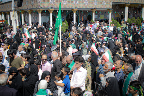 تصاویر/شادپیمایی مردم همدان از میدان امام خمینی همدان به سمت میدان امامزاده عبدالله