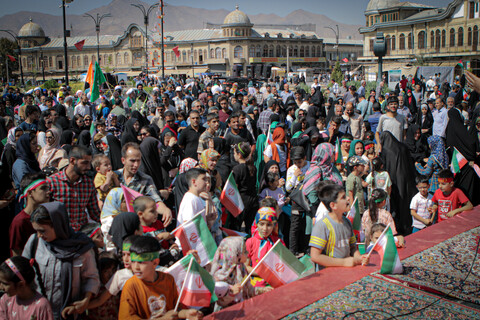 تصاویر/شادپیمایی مردم همدان از میدان امام خمینی همدان به سمت میدان امامزاده عبدالله