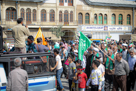 تصاویر/شادپیمایی مردم همدان از میدان امام خمینی همدان به سمت میدان امامزاده عبدالله