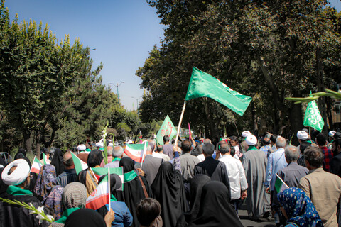 تصاویر/شادپیمایی مردم همدان از میدان امام خمینی همدان به سمت میدان امامزاده عبدالله
