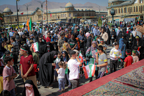 تصاویر/شادپیمایی مردم همدان از میدان امام خمینی همدان به سمت میدان امامزاده عبدالله