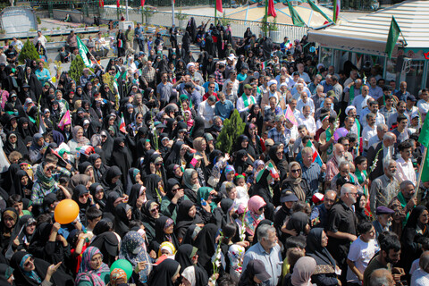 تصاویر/شادپیمایی مردم همدان از میدان امام خمینی همدان به سمت میدان امامزاده عبدالله