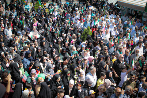 تصاویر/شادپیمایی مردم همدان از میدان امام خمینی همدان به سمت میدان امامزاده عبدالله