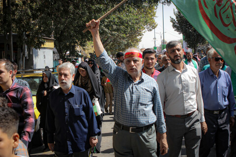 تصاویر/شادپیمایی مردم همدان از میدان امام خمینی همدان به سمت میدان امامزاده عبدالله