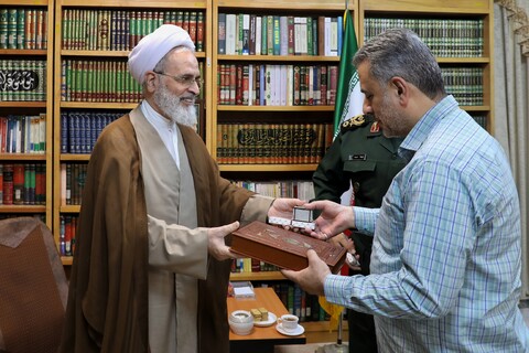 تصاویر/دیدار فرمانده سپاه علی ابن ابی طالب (ع) قم با آیت الله اعرافی