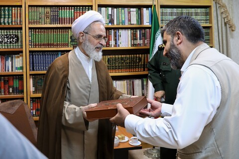 تصاویر/دیدار فرمانده سپاه علی ابن ابی طالب (ع) قم با آیت الله اعرافی