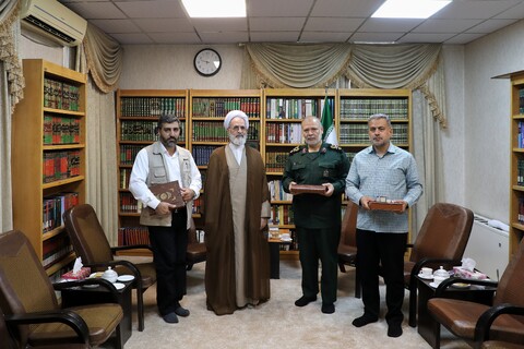 تصاویر/دیدار فرمانده سپاه علی ابن ابی طالب (ع) قم با آیت الله اعرافی