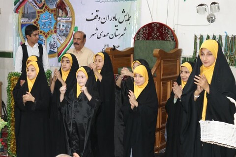 تصاویر/ برگزاری همایش یاوران وقف و مراسم غبارروبی و عطرافشانی آستان مقدس امامزاده علی اکبر (ع) مهدی‌شهر