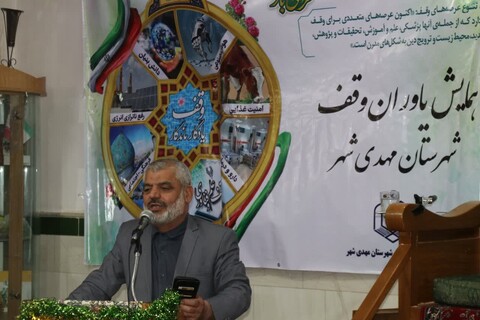 تصاویر/ برگزاری همایش یاوران وقف و مراسم غبارروبی و عطرافشانی آستان مقدس امامزاده علی اکبر (ع) مهدی‌شهر