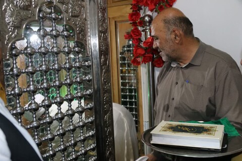 تصاویر/ برگزاری همایش یاوران وقف و مراسم غبارروبی و عطرافشانی آستان مقدس امامزاده علی اکبر (ع) مهدی‌شهر