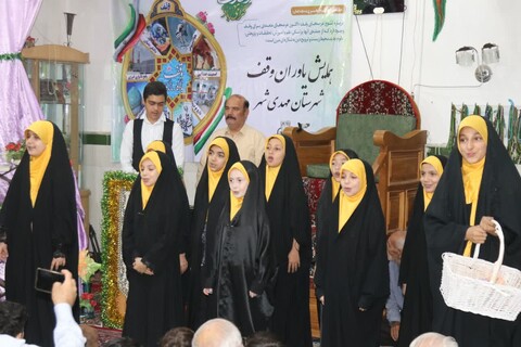 تصاویر/ برگزاری همایش یاوران وقف و مراسم غبارروبی و عطرافشانی آستان مقدس امامزاده علی اکبر (ع) مهدی‌شهر