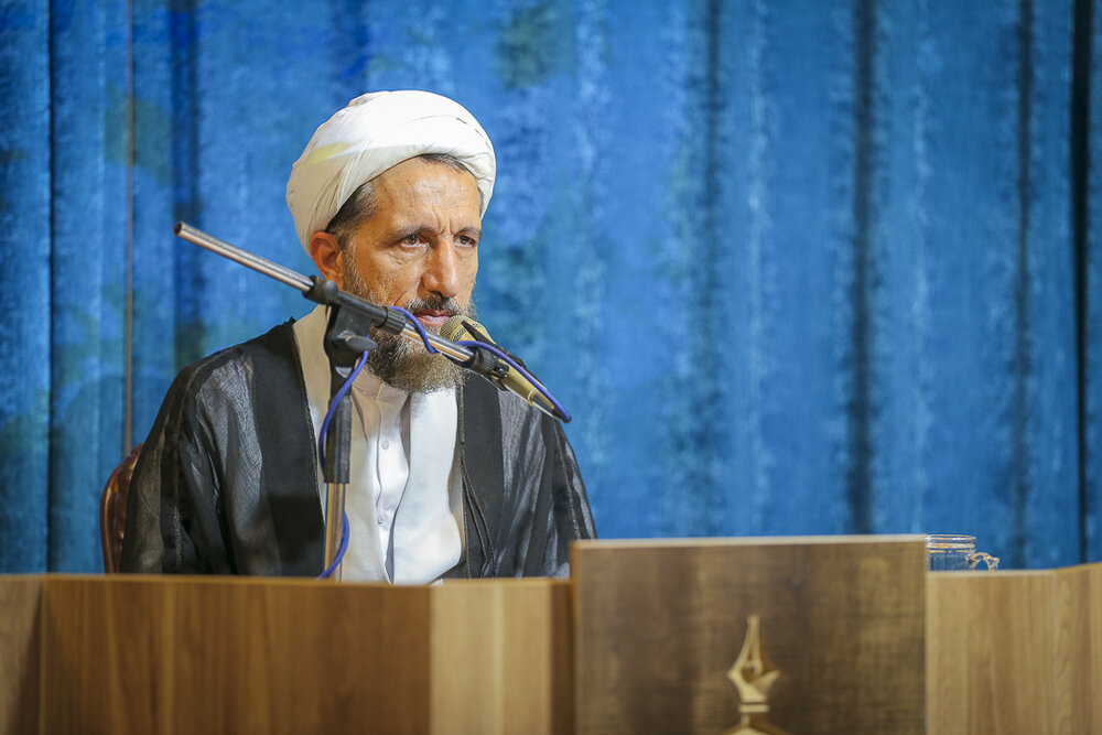 اگر به حضرات معصومین (ع) پناه نبریم، قطعا از پس ابلیس برنخواهیم آمد