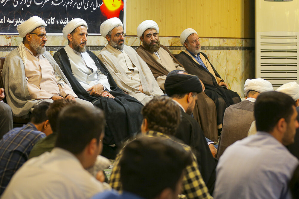 اگر به حضرات معصومین (ع) پناه نبریم، قطعا از پس ابلیس برنخواهیم آمد