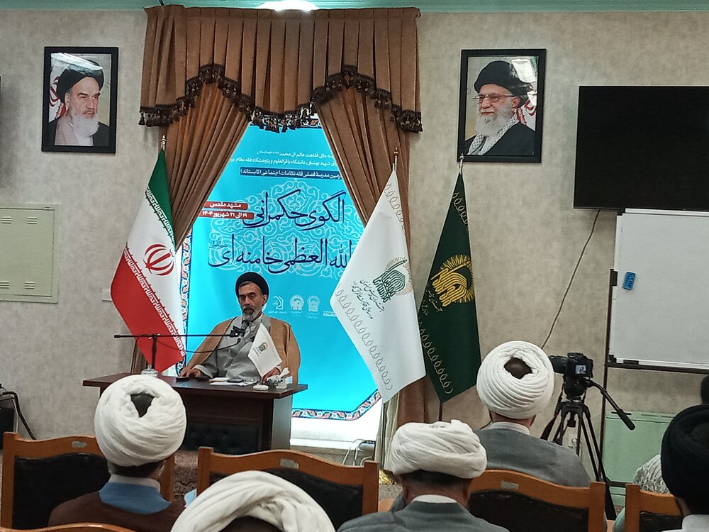 حوزه‌های علمیه نسل آینده حکمرانان ولایی را تربیت کنند