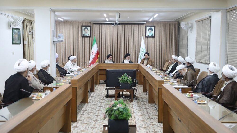 تقدیر رییس جامعه مدرسین حوزه از عمار حکیم در دفاع از جمهوری اسلامی