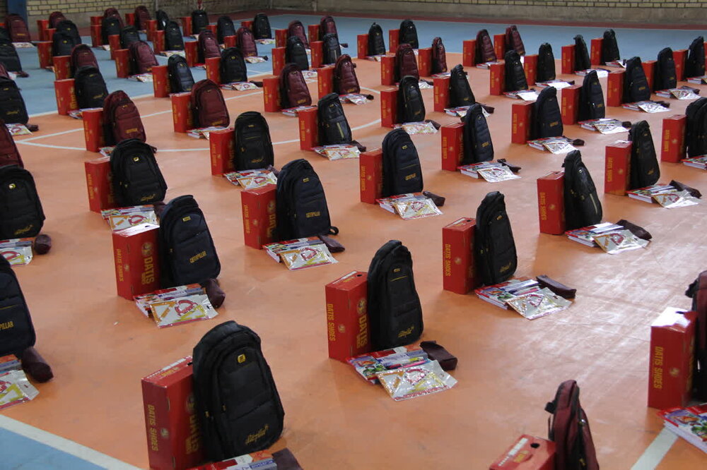 به مناسبت میلاد پیامبر اعظم(ص) ۱۰۰ سری جهیزیه به نوعروسان اهدا شد