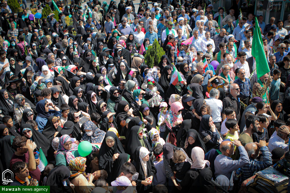 حضور هزاران نفری مردم همدان در شادپیمایی بزرگ میلاد پیامبر(ص) و امام صادق(ع)+عکس