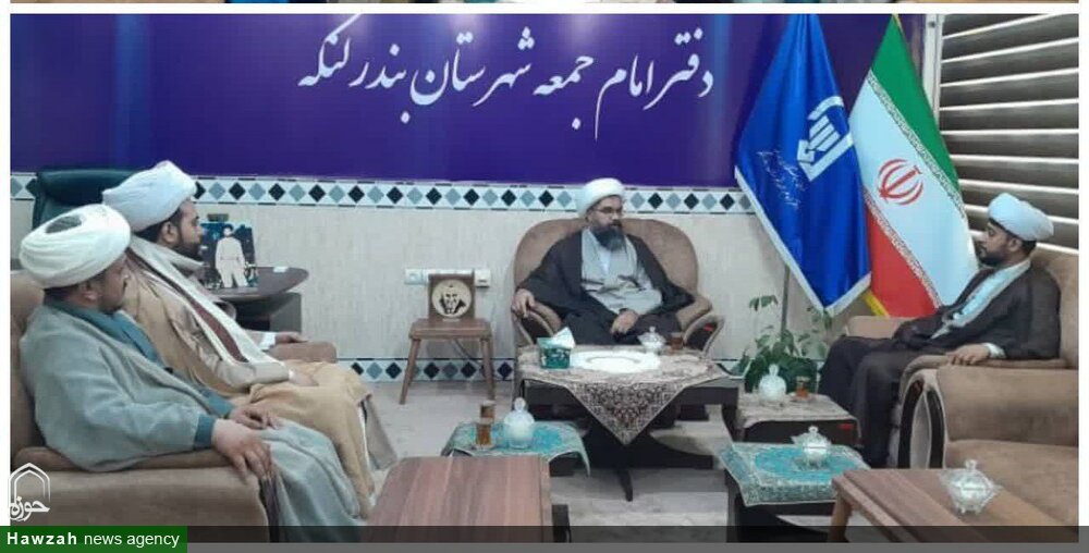 تهذیب و تبلیغ از اولویت اصلی حوزه‌های علمیه باشد