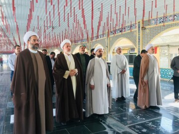 تصاویر/ آیین عطرافشانی و گلباران مزار مطهر شهداء به‌مناسبت هفته وقف در ساوه