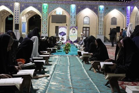 تصاویر/ محفل انس با قرآن به مناسبت هفته وقف در حرم امامزادگان جوپار