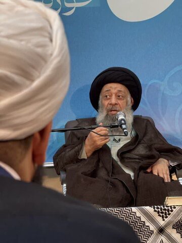 تصاویر/ آیین عمامه‌گذاری جمعی از طلاب مدرسه علمیه حضرت ولی عصر (عج ) اهواز