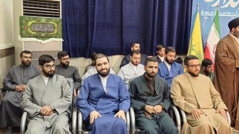 تصاویر/ آیین عمامه‌گذاری جمعی از طلاب مدرسه علمیه حضرت ولی عصر (عج ) اهواز