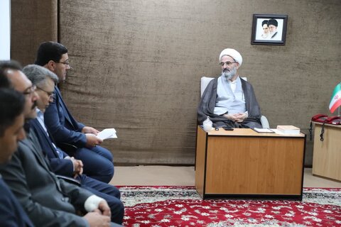 تصاویر/ دیدار مدیران بانک‌های استان با نماینده ولی‌فقیه در استان سمنان
