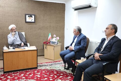 تصاویر/ دیدار مدیران بانک‌های استان با نماینده ولی‌فقیه در استان سمنان