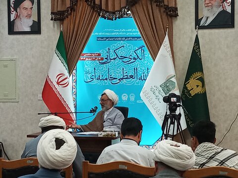 رهبر انقلاب اسلامی  با تکیه بر مبانی توحید و  ولایت بحران‌های بزرگ را مدیریت می کنند