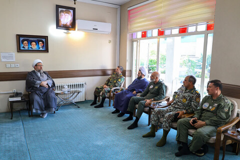 تصاویر/ دیدار فرماندهان ارتش جمهوری اسلامی ایران مستقر در آذربایجان شرقی با  نماینده ولی‌فقیه در استان آذربایجان شرقی