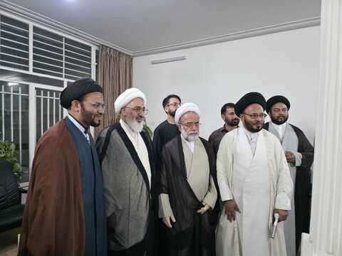 قم میں ہندوستانی علماء و طلاب کے ساتھ نمائندگان ولی فقیہ کی صمیمانہ نشست