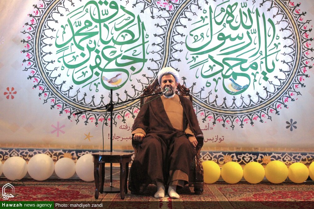 از پیامبر(ص) درس اتحاد و وحدت گرفتیم