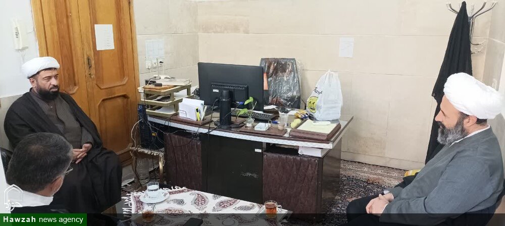 بازدید معاون تهذیب حوزه علمیه اصفهان از مدرسه علمیه مشکات خمینی شهر+عکس