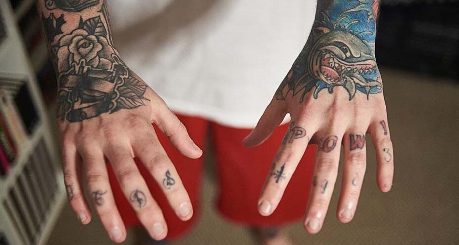 پرونده زیرِ پوست | چرا نوجوانان ما به سمت تتو گرایش پیدا می‌کنند؟