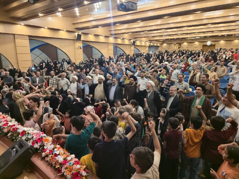 مراسم ۱۵۰۰مین سالگرد میلاد پیامبر به همت هیئت و کانون خادم الرضا(ع) برگزار شد.