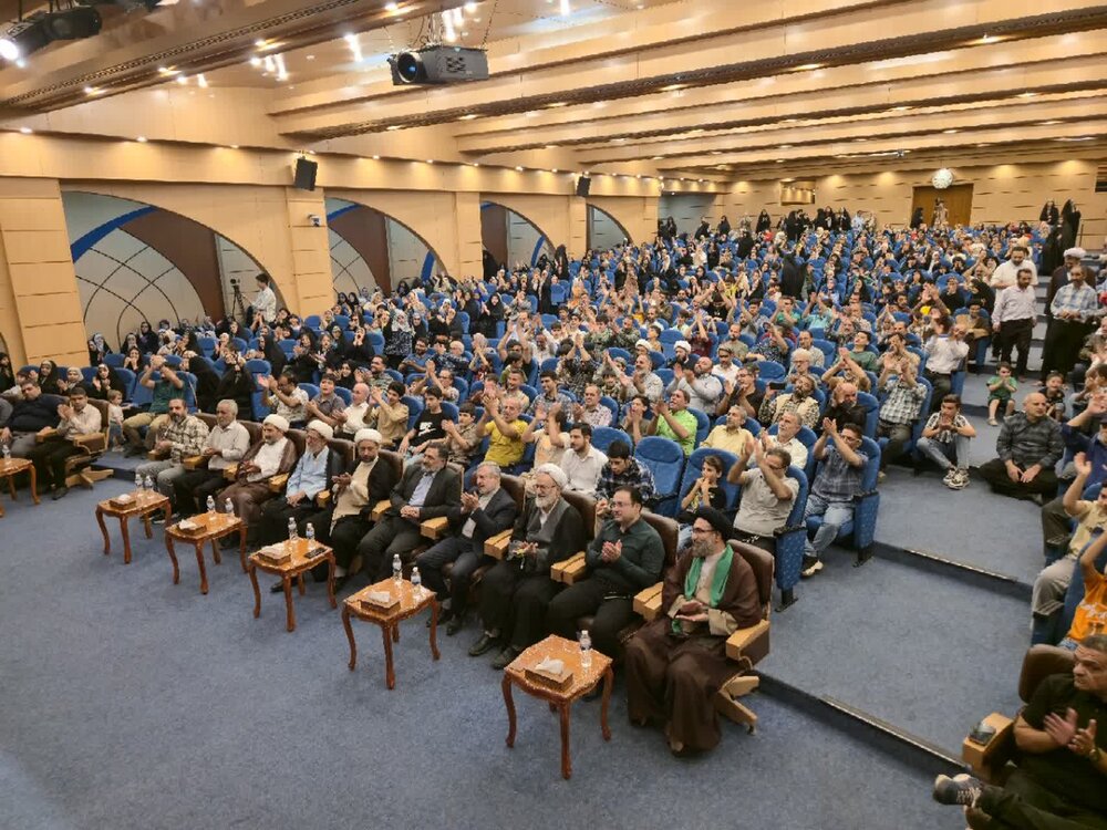 مراسم ۱۵۰۰مین سالگرد میلاد پیامبر به همت هیئت و کانون خادم الرضا(ع) برگزار شد.