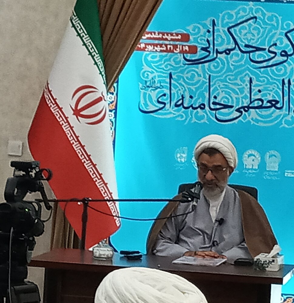 رهبر انقلاب اسلامی با تکیه بر مبانی توحید و  ولایت بحران‌های بزرگ را مدیریت می کنند