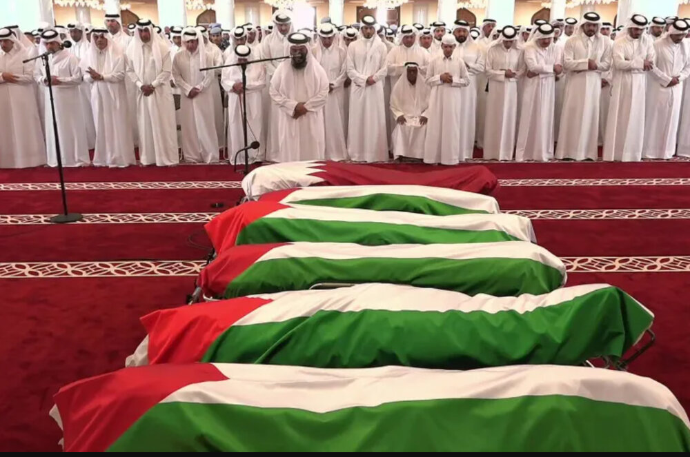 الدوحة تشيّع شهداء الهجوم الإسرائيلي بمشاركة أمير قطر الدوحة تشيّع شهداء الهجوم الإسرائيلي بمشاركة أمير قطر