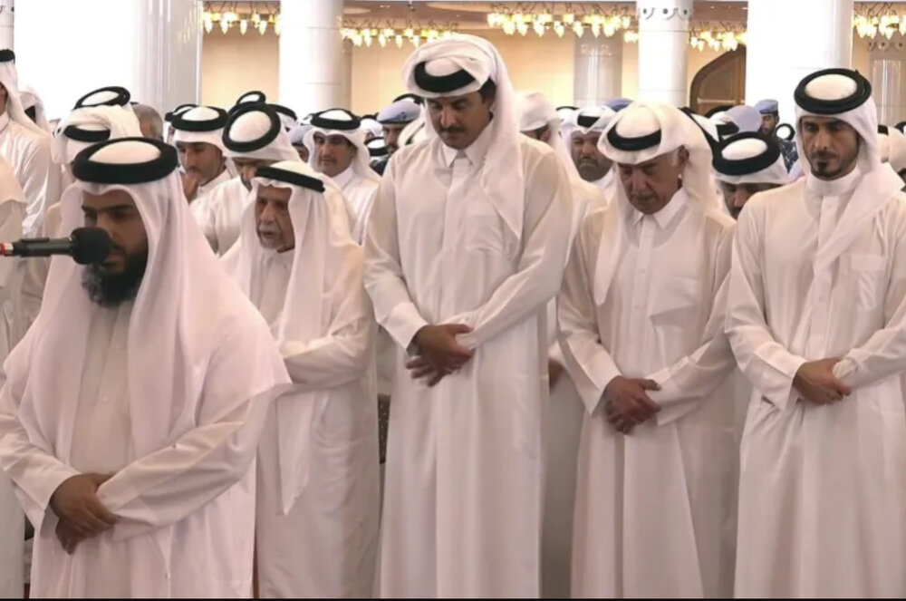 الدوحة تشيّع شهداء الهجوم الإسرائيلي بمشاركة أمير قطر