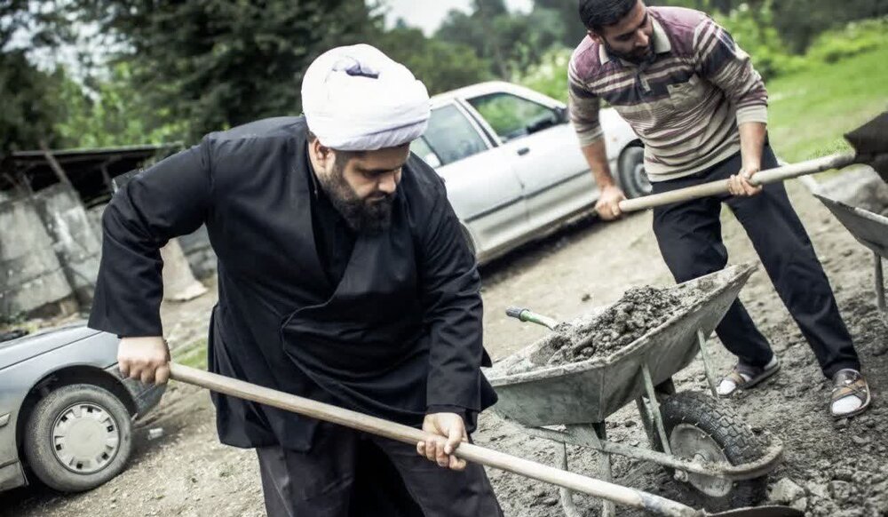 ارتباط واقعی با مردم و لمس مشکلات جامعه از ثمرات مهم حضور در گروه‌های جهادی است