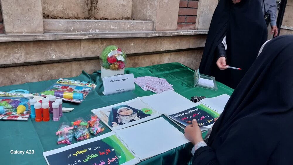 برپایی غرفه طرح ملی گوهرشاد مصادف با میلاد پیامبر(ص) و امام صادق(ع)