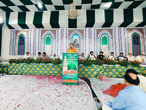 رسول اکرم (ص) کی سیرت ہر انسان کے لئے نمونہ عمل ہے، مقررین