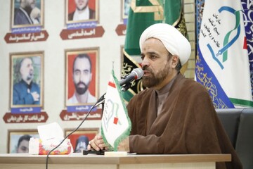 نسبت به تلاش دشمن برای نفوذ در حوزه و دانشگاه مراقب باشیم