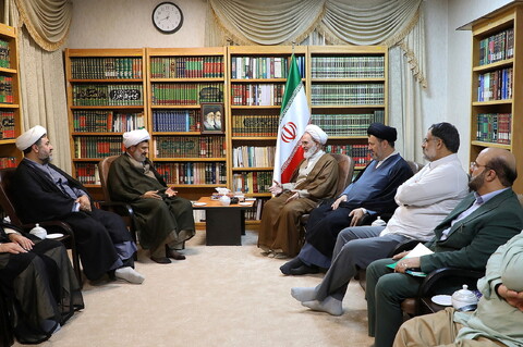 تصاویر/ دیدار مدیرکل اوقاف و امور خیریه استان قم با آیت الله اعرافی